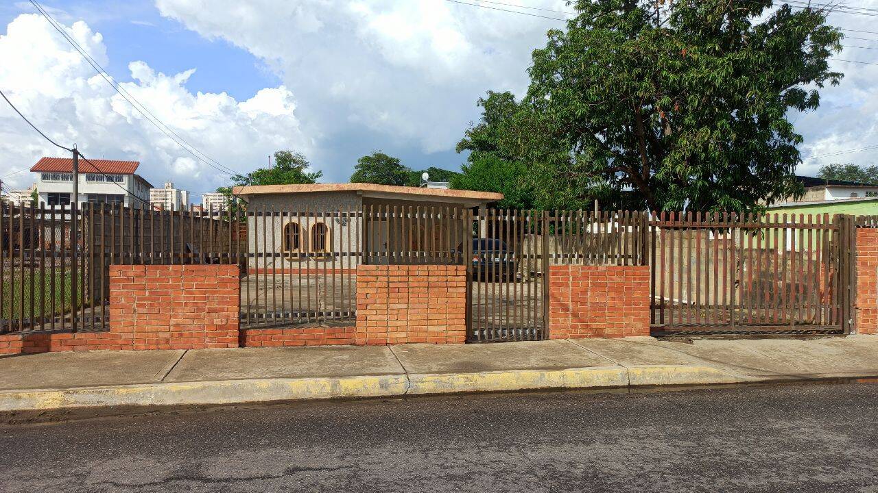 #1197 - Casa para Venta en Cabimas - V