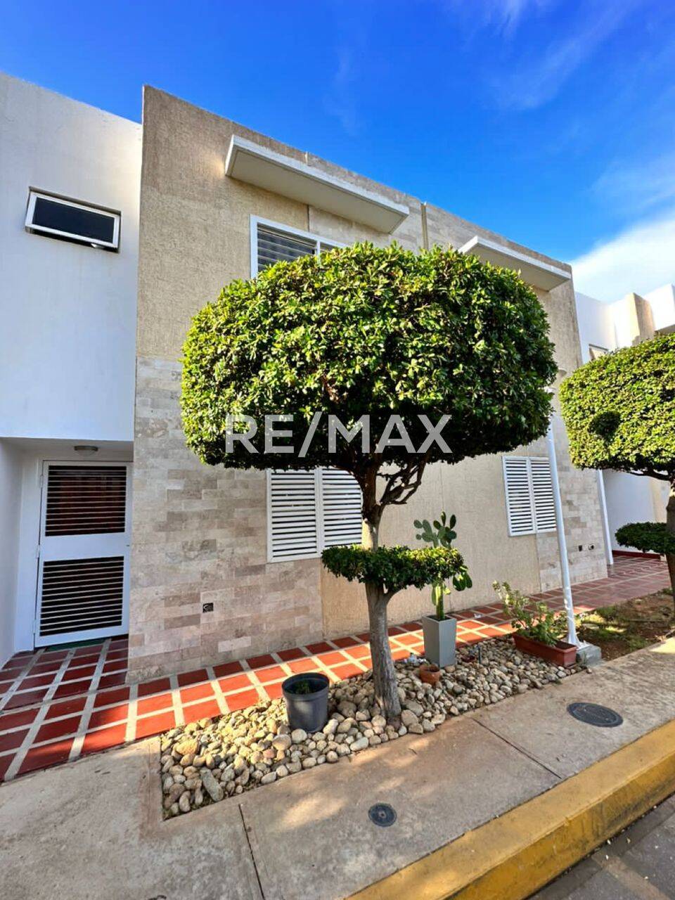 #2006 - Townhouse para Alquiler en Maracaibo - V