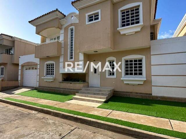 # - Casa para Venta en Maracaibo - V
