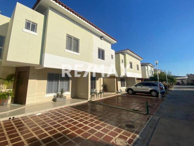 Casa para Alquiler en Maracaibo - 2