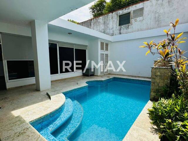 #1142 - Casa para Alquiler en Maracaibo - V