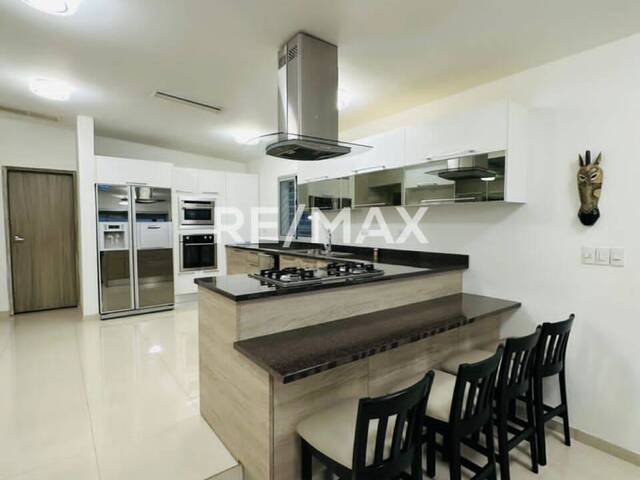 Casa para Alquiler en Maracaibo - 3