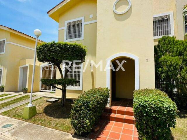 #1348 - Townhouse para Alquiler en Maracaibo - V