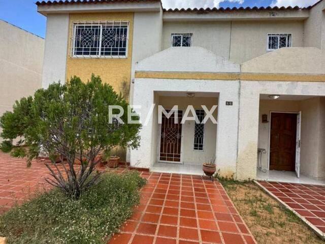 Townhouse para Alquiler en Maracaibo - 2