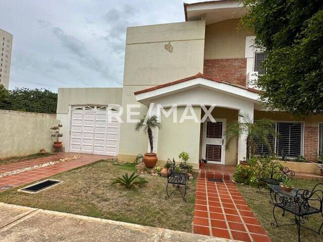 #1708 - Casa para Venta en Maracaibo - V