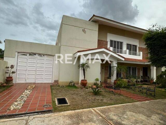 #1708 - Casa para Venta en Maracaibo - V